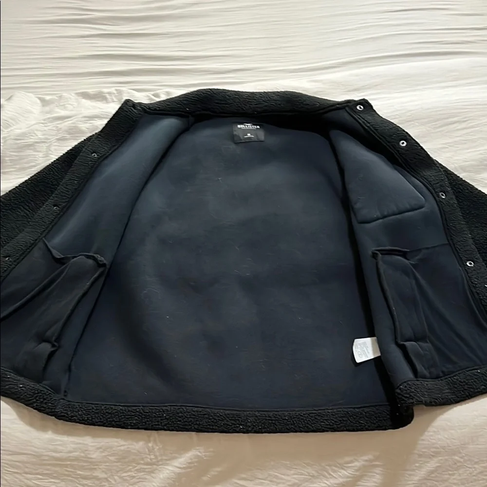 Hollister Black Lightweight Sherpa Jacket 2022 - Picture 3 of 7